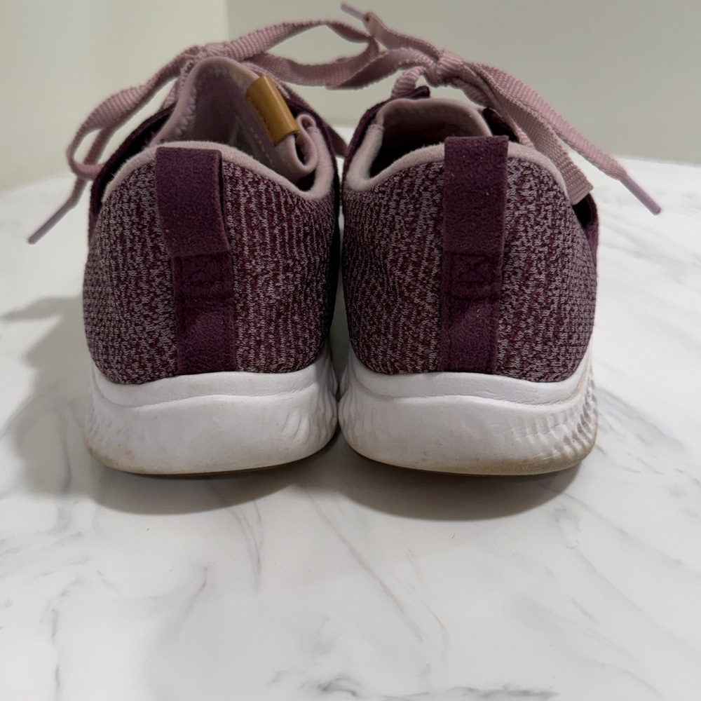 New Balance Burgundy Knit Sneakers |size 9.5
Very good condition - Picture 3 of 5